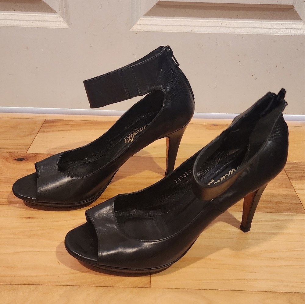 Manolita Barcelona made in Spain black open toe heels size 8